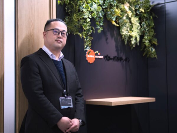 経費精算の処理時間を12時間から4時間へ削減、紙と小口現金による運用から脱却し、リモートワークに適した業務体制を構築